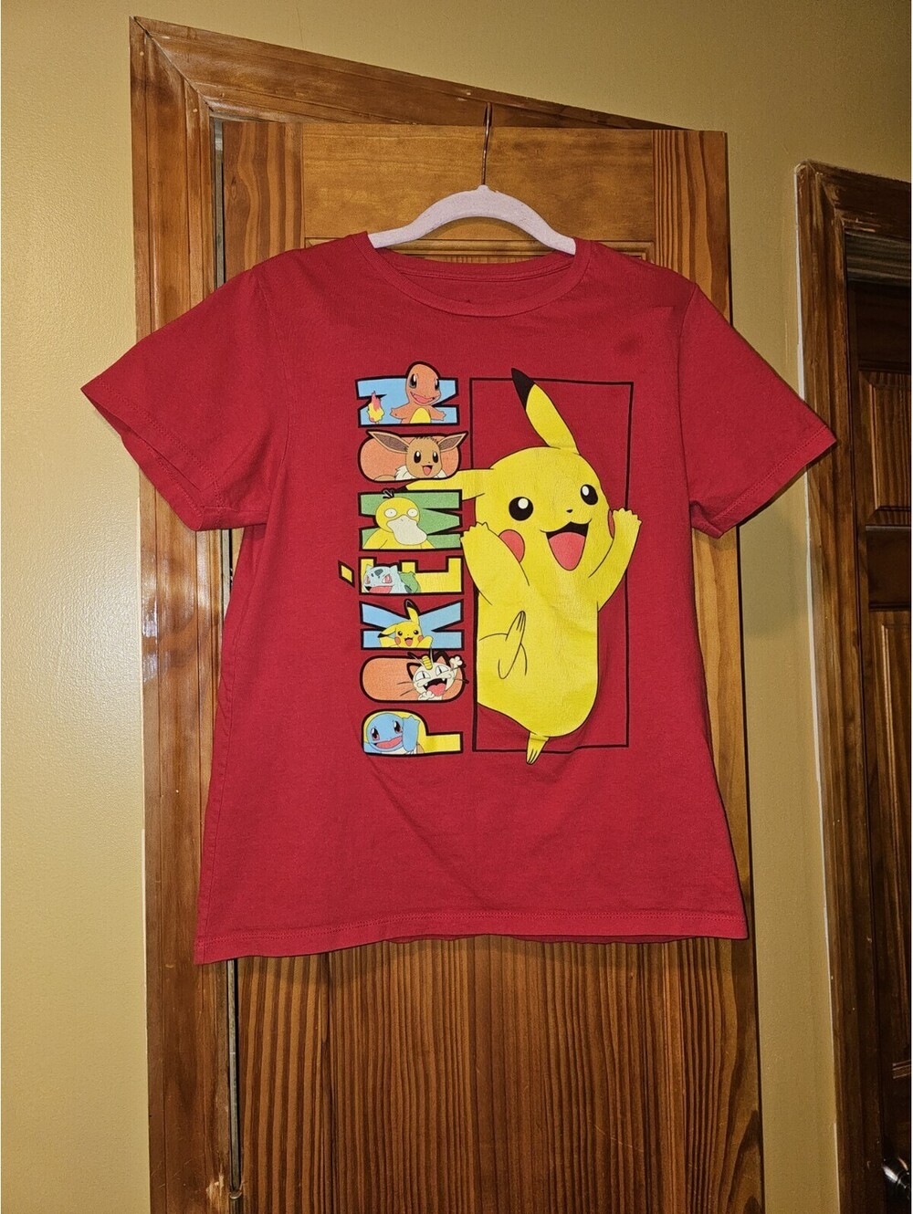 Pokemon Boys xl Red Pikachu Tshirt